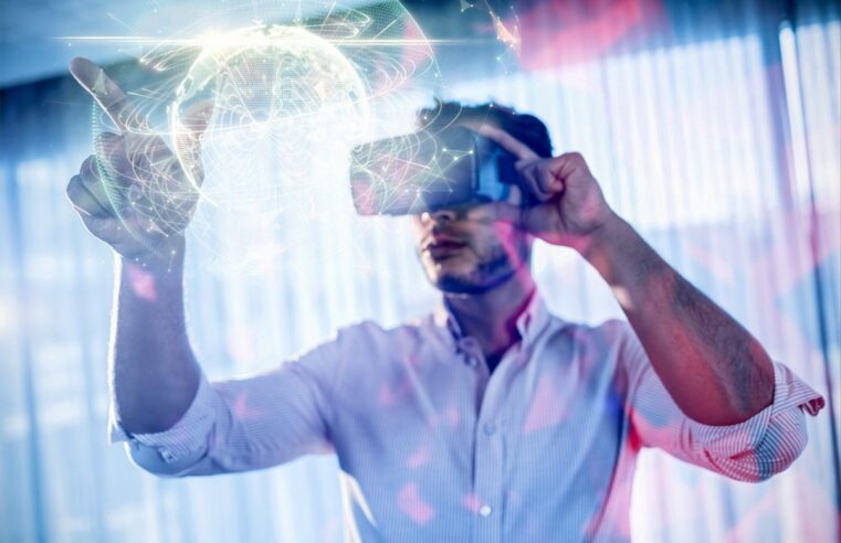 What Is Virtual Reality? Discover How It Works And Its Components